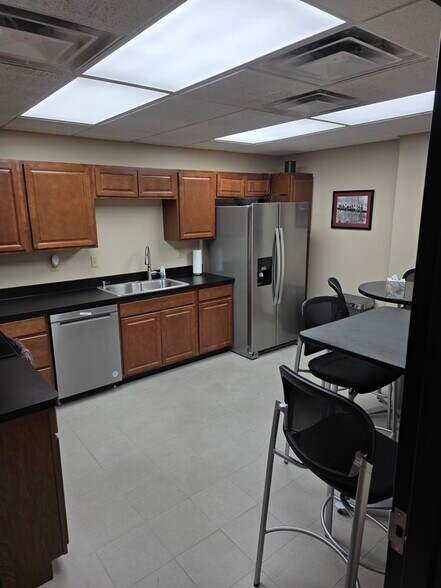 More Photos Of 135 W Dorothy Ln, Kettering Medical For Sale