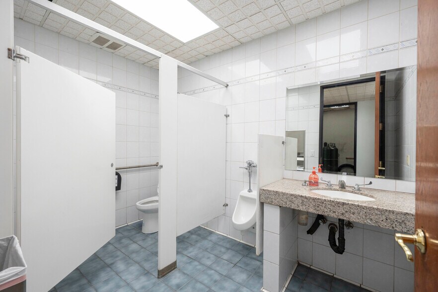 More Photos Of 910 N Amelia Ave, San Dimas Office For Lease