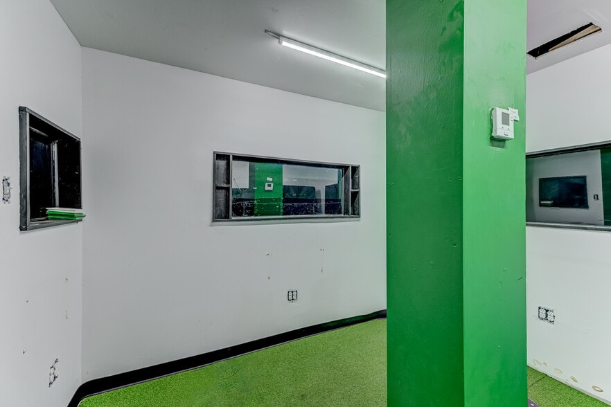 More Photos Of 324 Fm-1960 Rd, Houston General Retail For Sale