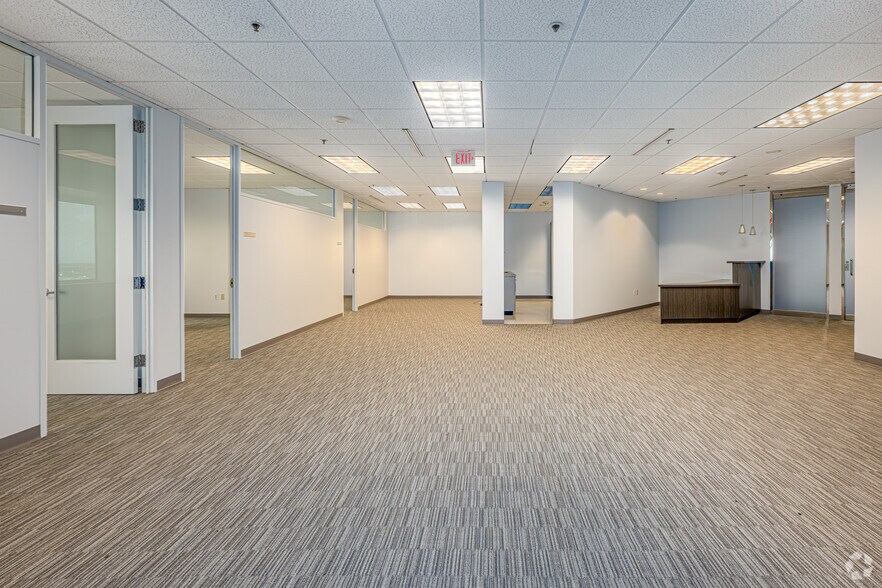 More Photos Of 365 Canal St, New Orleans Office For Lease