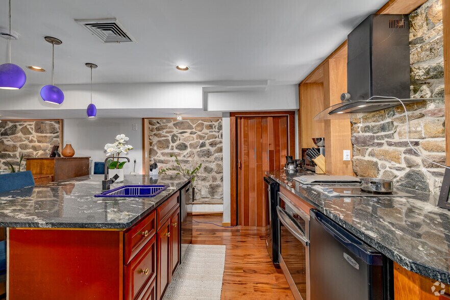 More Photos Of 2 Perry St, Morristown Office Residential For Sale