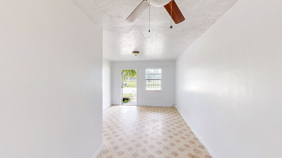 More Photos Of 1478 NW 2nd Ave, Florida City Multifamily For Sale