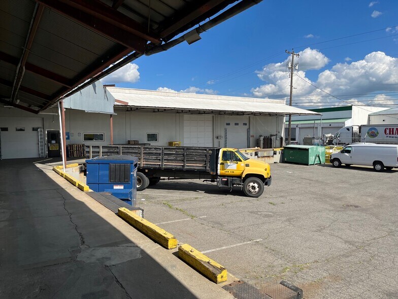 More Photos Of 421 N Freya St, Spokane Service For Lease