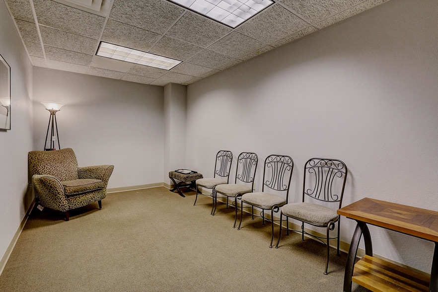 More Photos Of N28W23000 Roundy Dr, Pewaukee Office For Sale