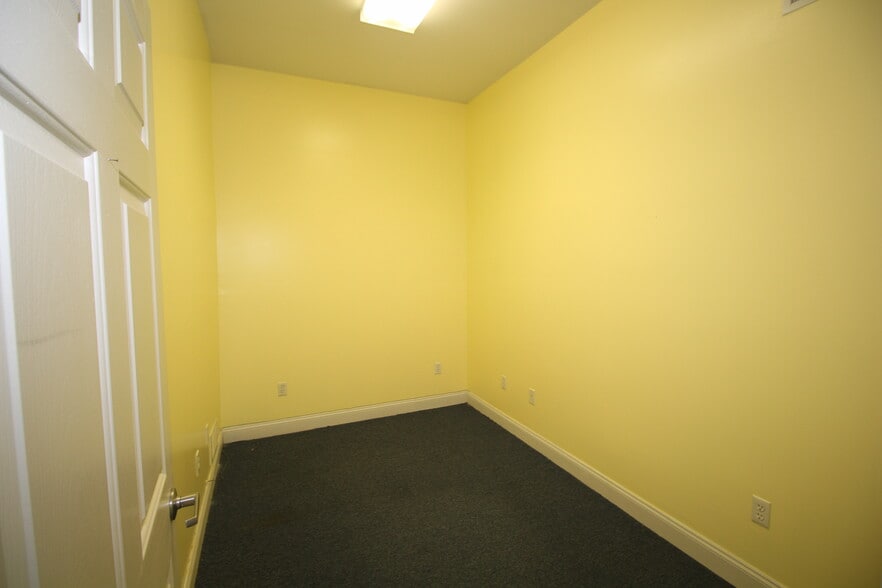 More Photos Of 1 Nami Ln, Hamilton Medical For Sale