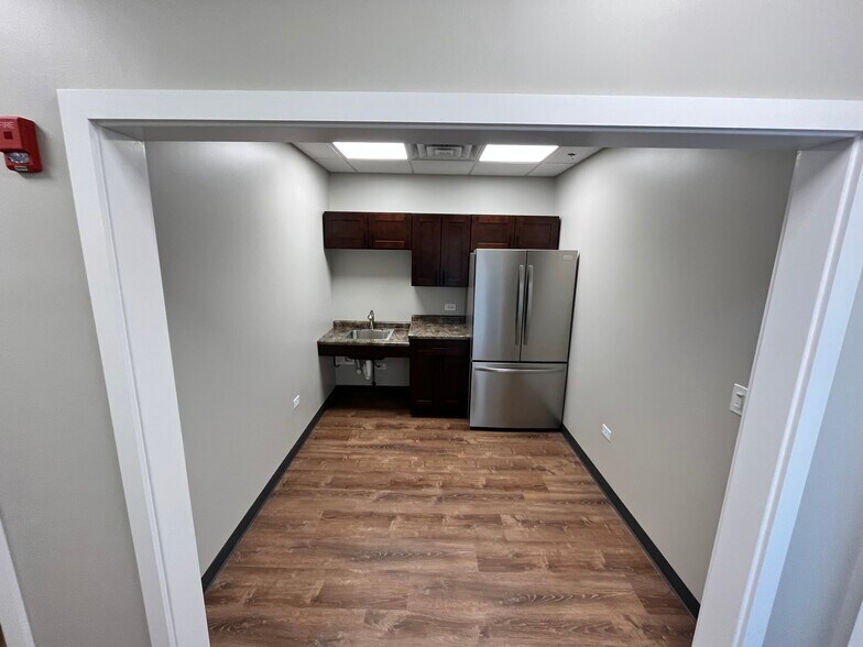 More Photos Of 113 Main St, Oswego Medical For Lease