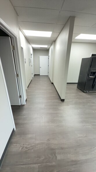 More Photos Of 3001 Airport Fwy, Bedford Medical For Lease