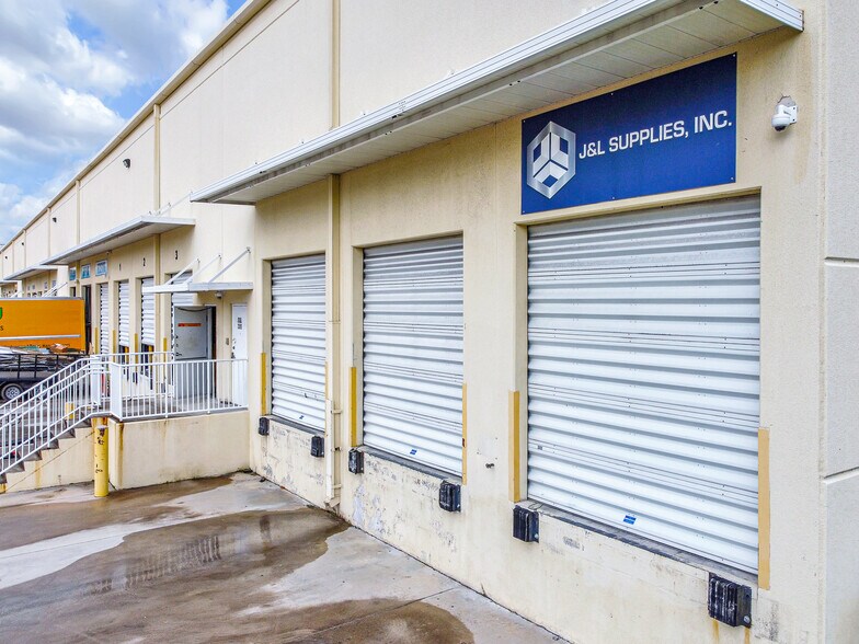 More Photos Of 2020 NW 129th Ave, Miami Warehouse For Lease
