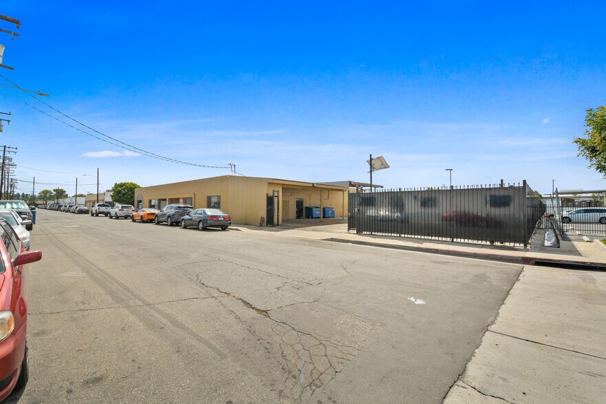 More Photos Of 920-922 E Arlee Pl, Anaheim Warehouse For Sale