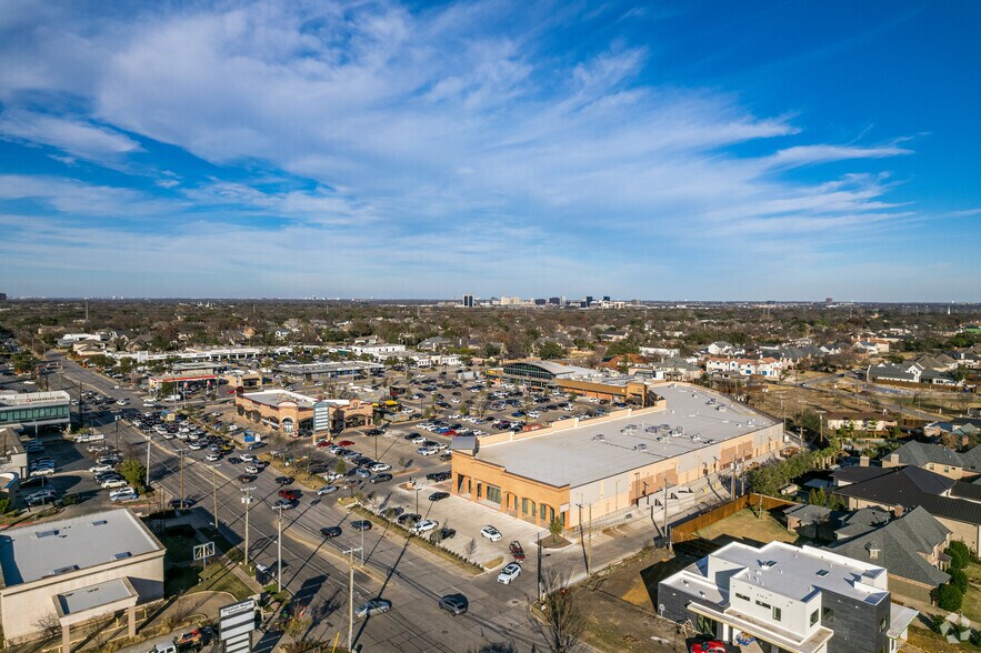 More Photos Of 10720 Preston Rd, Dallas Supermarket For Lease