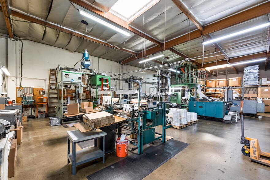 More Photos Of 1010-1016 W Barkley Ave, Orange Warehouse For Sale