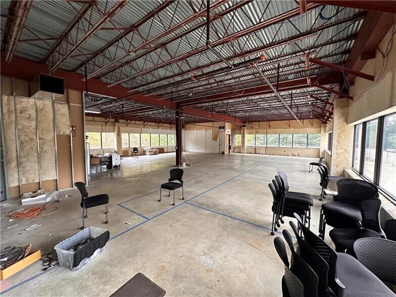 More Photos Of 800 Regis Ave, Pittsburgh Medical For Lease