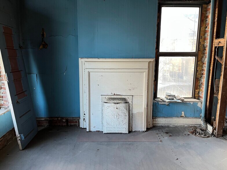 More Photos Of 901 Madison Ave, Toledo Storefront Retail Residential For Lease