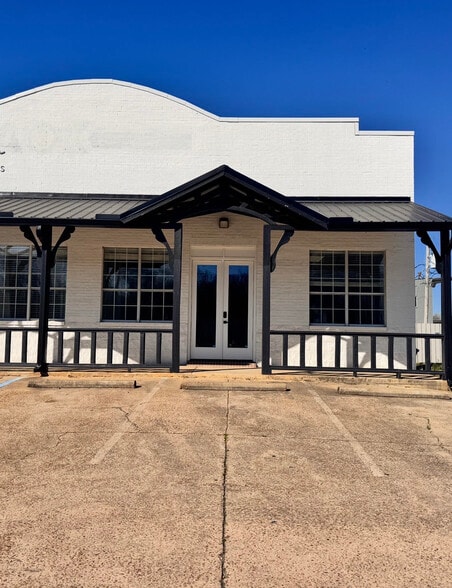 More Photos Of 148 Weisenberger Rd, Madison Flex For Lease