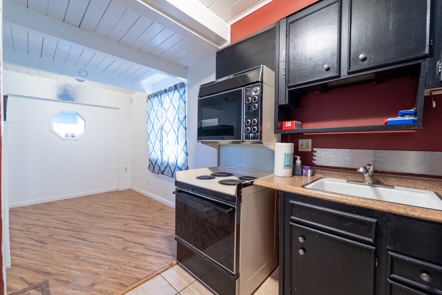 More Photos Of 1107 E Harding Way, Stockton Freestanding For Lease