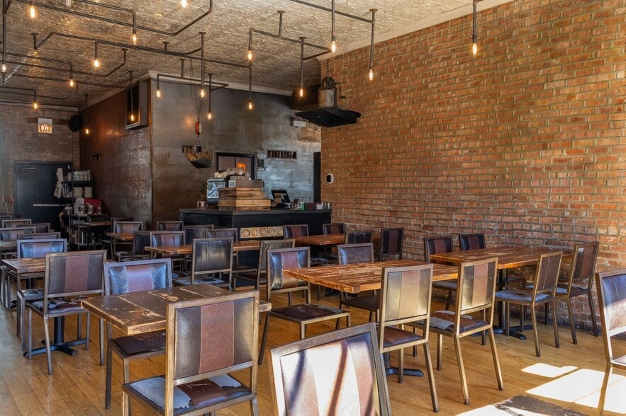 More Photos Of 2100 W Division St, Chicago General Retail For Lease