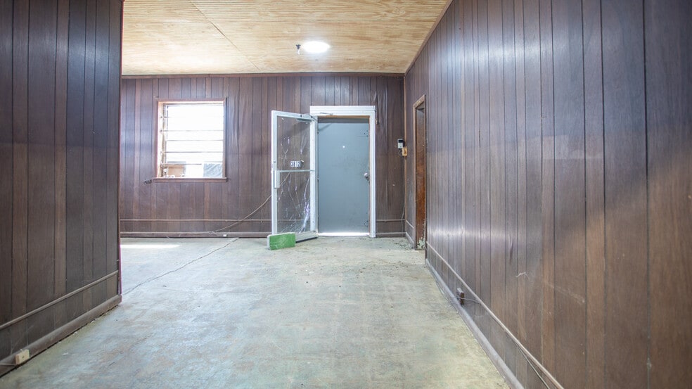 More Photos Of 3812 Bennington Ave, Kansas City Industrial For Sale