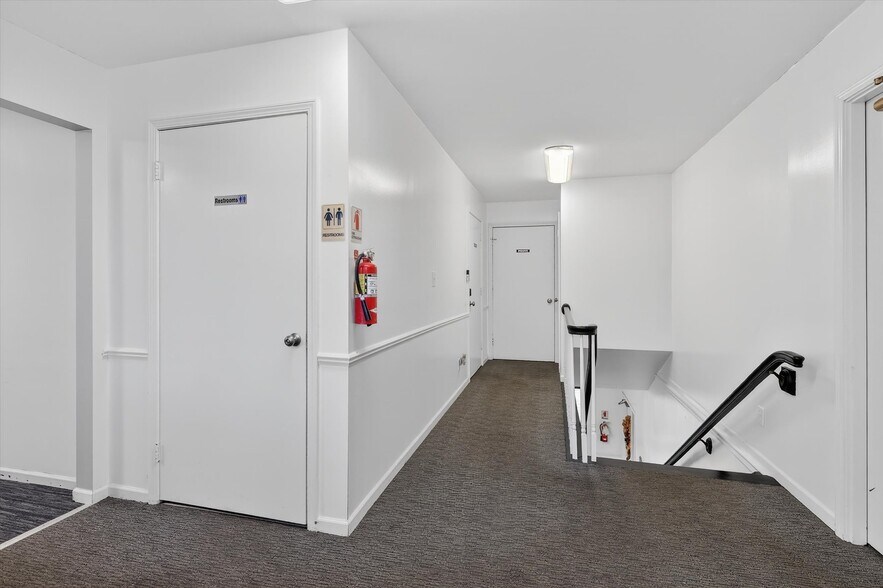 More Photos Of 2501 Plainfield Ave NE, Grand Rapids Medical For Lease