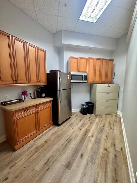 More Photos Of 9010 Strada Stell Ct, Naples Medical For Sale