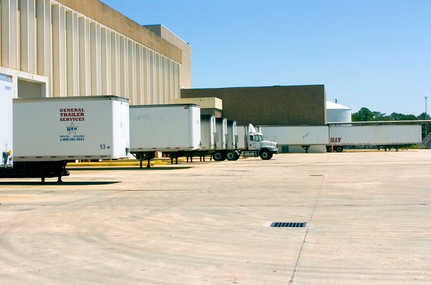 More Photos Of 2600 Weaver Rd, Macon-Bibb Manufacturing For Lease