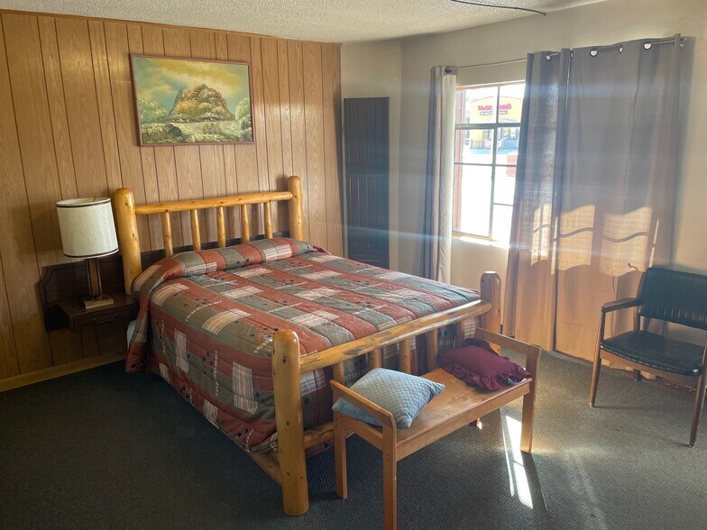More Photos Of 408 Park St, Thermopolis Hotel For Sale
