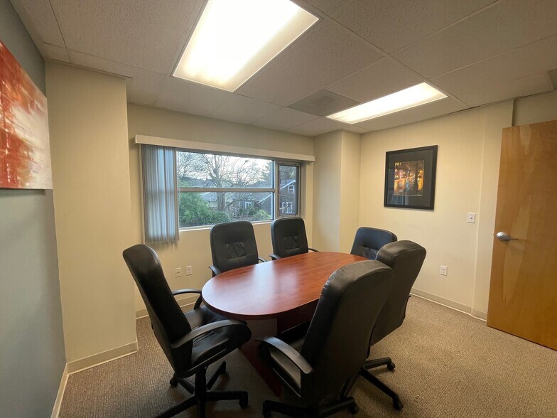 More Photos Of 3829-3843 NE Tillamook St, Portland Office For Lease