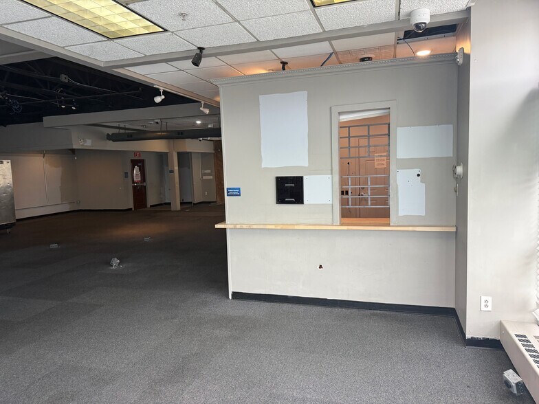 More Photos Of 45 Hanover St, Lebanon General Retail For Lease