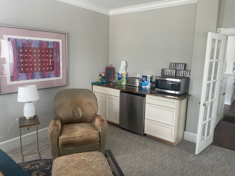 More Photos Of 11058 Shook Rd, Romulus Office Residential For Sale