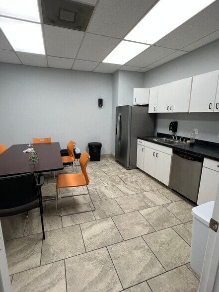 More Photos Of 5805 Berry Brook Dr, Houston Warehouse For Lease