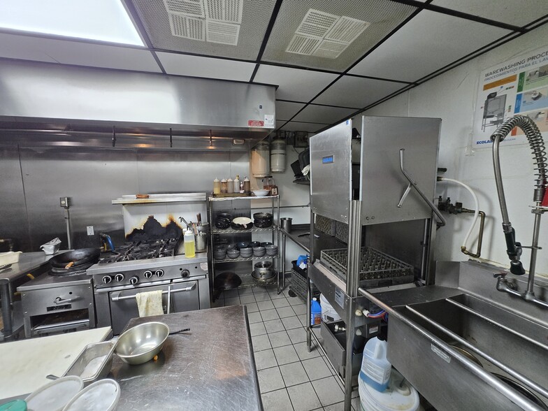 More Photos Of 406 W Abram St, Arlington Restaurant For Sale