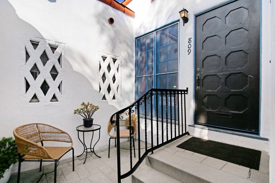 More Photos Of 805-809 N Kodak Dr, Los Angeles Apartments For Sale