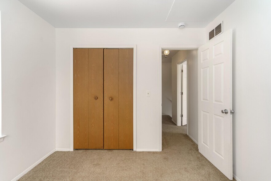 More Photos Of 223 Summit Rdg, White Lake Apartments For Sale