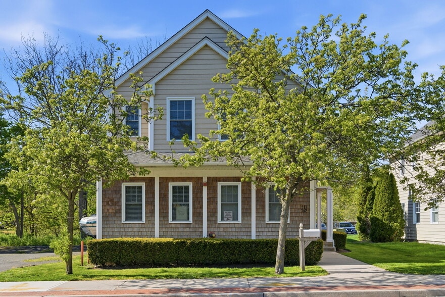 Primary Photo Of 569 Middle Rd, Bayport Storefront Retail Office For Sale