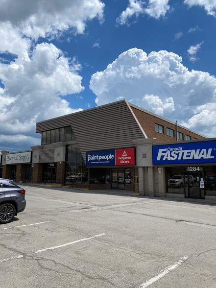 More Photos Of 1250-1274 Eglinton Ave E, Mississauga Manufacturing For Lease