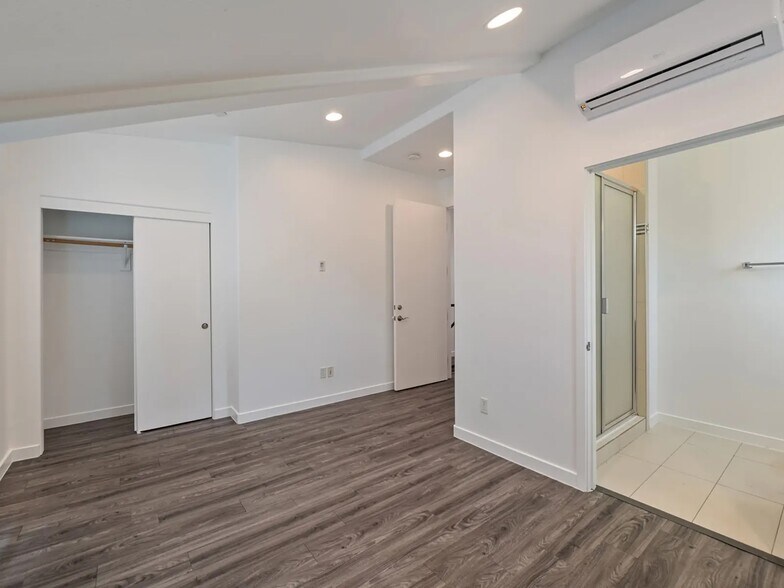 More Photos Of 1227 W 30th St, Los Angeles Apartments For Sale