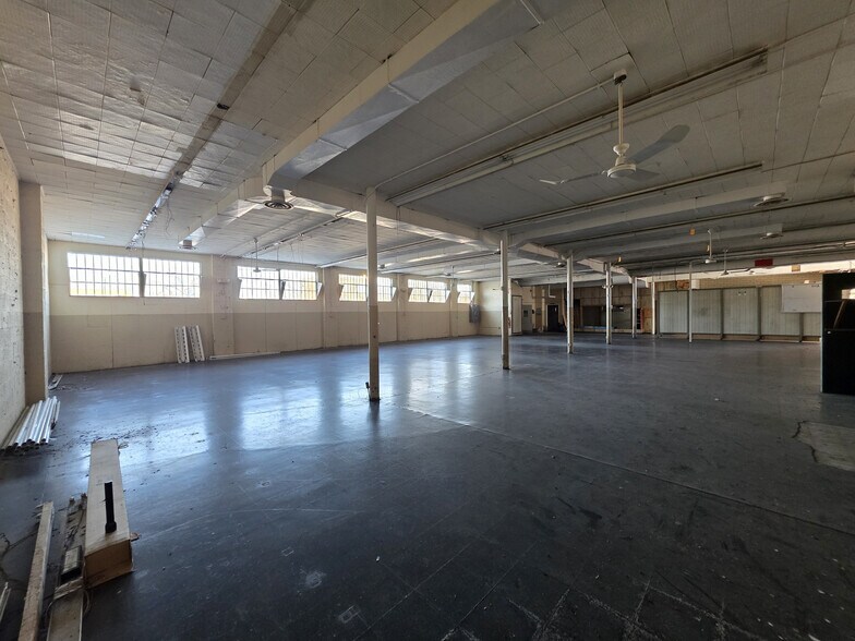 More Photos Of 618 2nd St, Toledo Freestanding For Sale