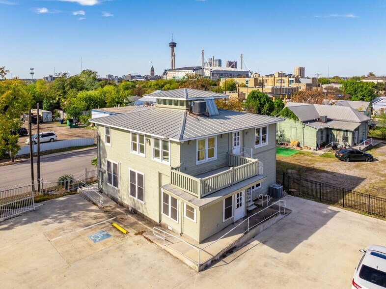 More Photos Of 812 S Hackberry St, San Antonio Loft Creative Space For Lease