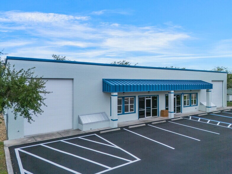 More Photos Of 6834 28th Street Cir E, Sarasota Warehouse For Lease
