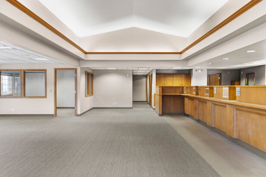 More Photos Of 3506 168th St NE, Arlington Bank For Sale