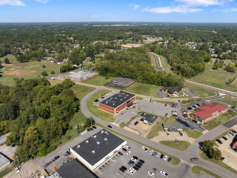 More Photos Of 67 Lakeview Dr, Paducah Office For Lease