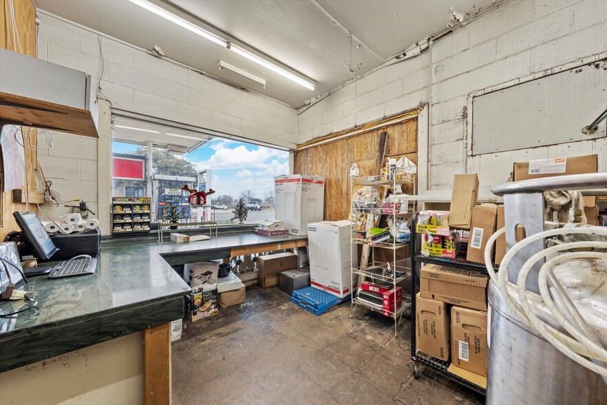 More Photos Of 201 W Oak St, West Service Station For Sale