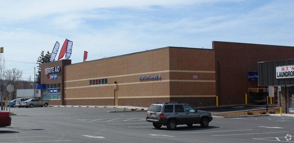 More Photos Of 425 S Peterboro St, Canastota Drugstore For Lease