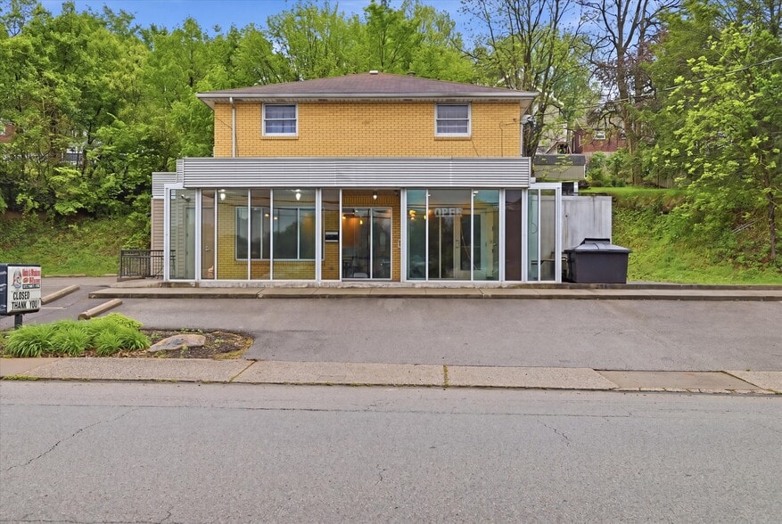 Primary Photo Of 1017 Highland Ave, Greensburg Restaurant For Sale