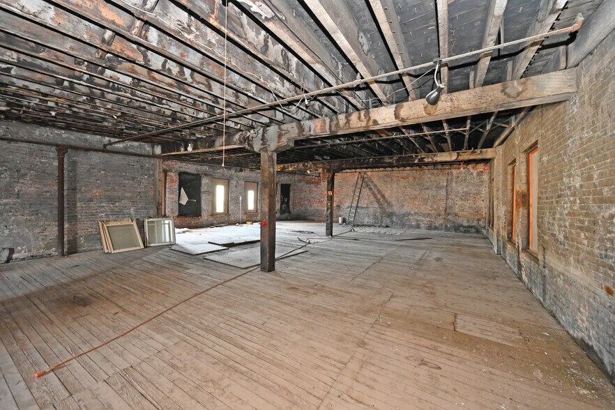 More Photos Of 2025 Dunlap St, Cincinnati Light Manufacturing For Sale
