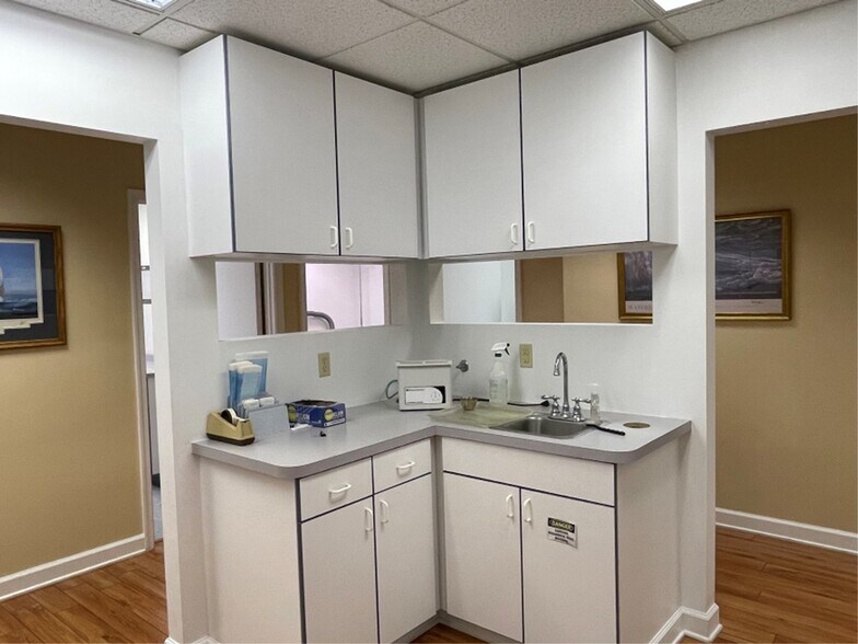 More Photos Of 556 Cynwood Dr, Easton Medical For Lease