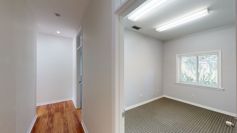 More Photos Of 2127 10th Ave, Vero Beach Office Residential For Sale