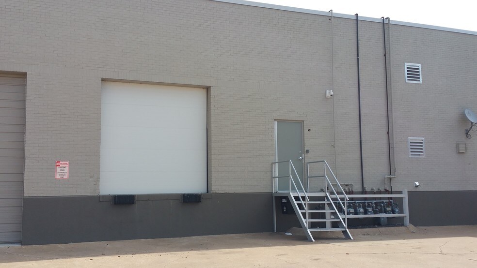 More Photos Of 1319-1359 Motor Cir, Dallas Warehouse For Lease