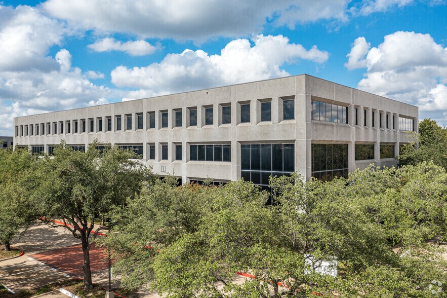 More Photos Of 14275 Midway Rd, Addison Unknown For Lease