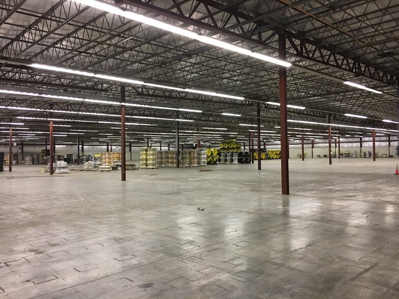 More Photos Of 803 SW Lorraine St, Leon Distribution For Lease