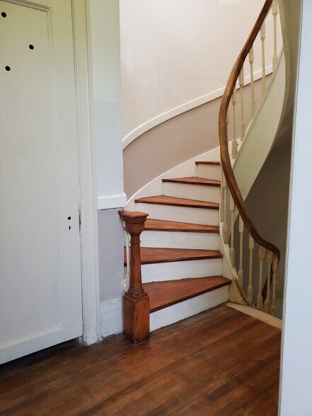 More Photos Of 8469 E Jefferson Ave, Detroit Office Residential For Sale